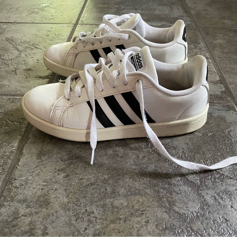 Adidas Cloudfoam Women’s Sneakers Shoes . Size US 8 - Picture 2 of 3